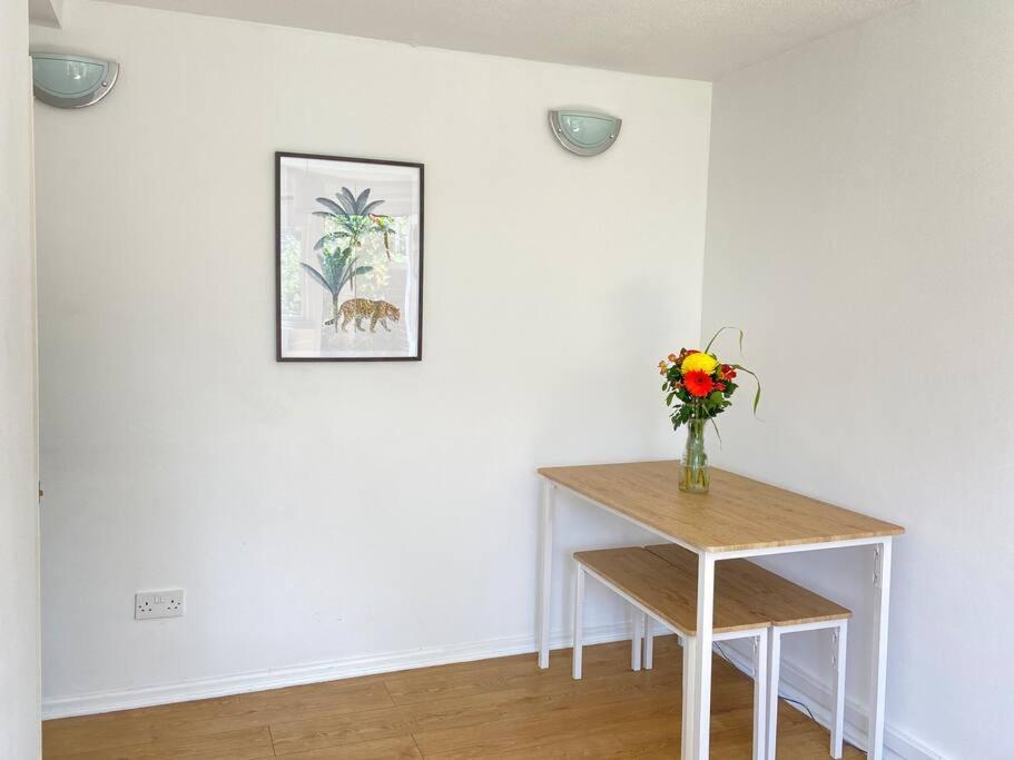 Апартаменти Stylish & Tranquil Flat With Excellent Connections Лондон Екстер'єр фото